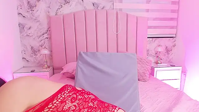 Snapshot of sofia_go_ chatting on December 15, 11:58 am sofia go online show from December 15, 11:58 am