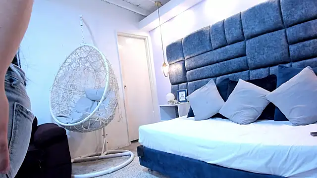 Snapshot of cherrymendy chatting on December 22, 12:35 pm cherrymendy online show from December 22, 12:35 pm