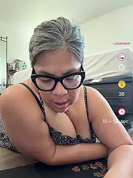 Snapshot of BettyWhispers chatting on May 20, 8:15 pm BettyWhispers online show from May 20, 8:15 pm