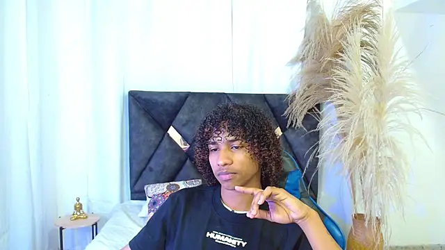 angelll18  online show from February 13, 8:49 pm