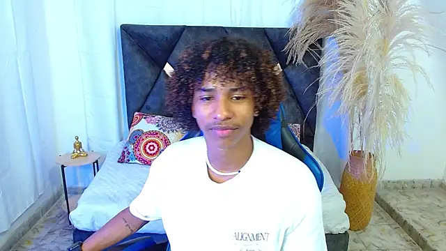 angelll18  online show from February 20, 8:42 pm