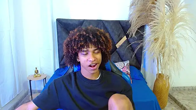 angelll18  online show from April 13, 8:14 pm