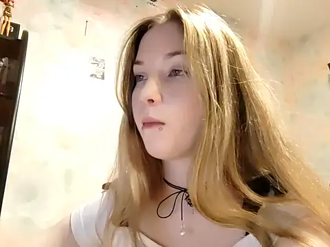 Snapshot of ElvaDeveja chatting on December 16, 10:09 am ElvaDeveja online show from December 16, 10:09 am