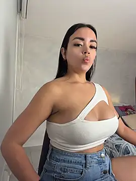 Snapshot of SamVega chatting on May 24, 1:32 am SamVega online show from May 24, 1:32 am