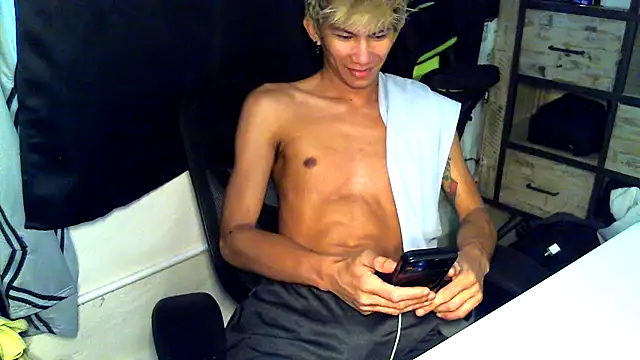 Snapshot of jhaycobXgarcia chatting on April 4, 12:31 am jhaycobXgarcia online show from April 4, 12:31 am