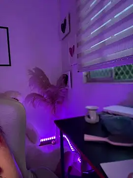 Zarahs Blare1 online show from April 1, 11:13 pm