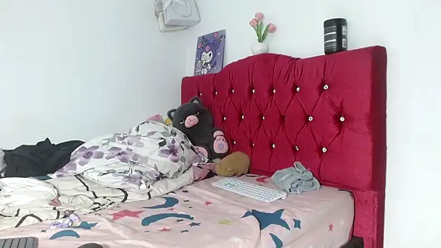 Snapshot of Cristal_Very_Dirty chatting on December 18, 5:13 am Cristal Very Dirty online show from December 18, 5:13 am