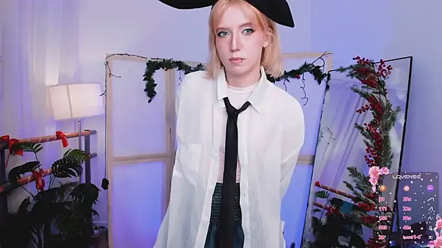 Snapshot of PrettyLadies_ chatting on December 22, 6:54 am PrettyLadies online show from December 22, 6:54 am