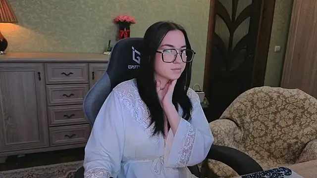 Snapshot of AnneAverry chatting on February 17, 10:12 am AnneAverry online show from February 17, 10:12 am