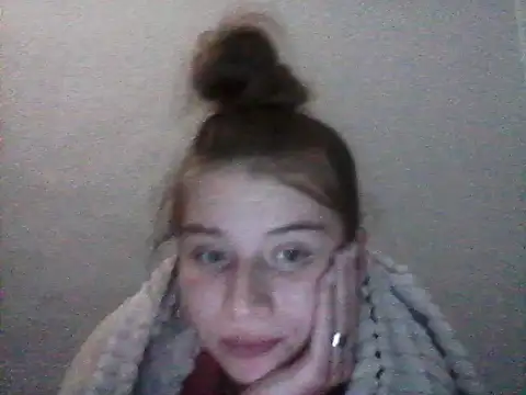 Snapshot of Karina-18 chatting on December 14, 10:47 pm Karina-18 online show from December 14, 10:47 pm