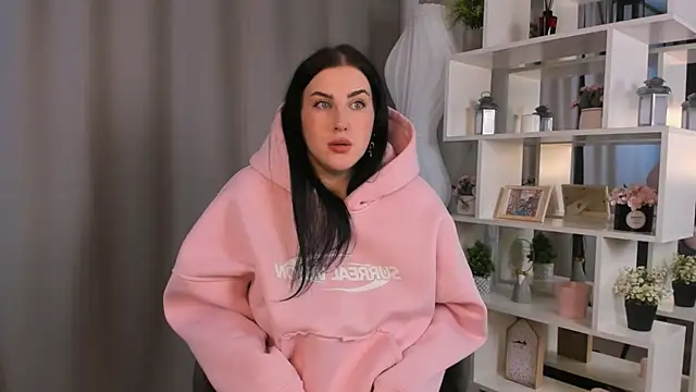 EvonVang online show from December 15, 1:48 pm