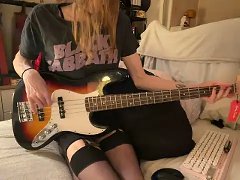 Snapshot of Sara_ftw21 chatting on March 1, 12:45 am Sara ftw21 online show from March 1, 12:45 am