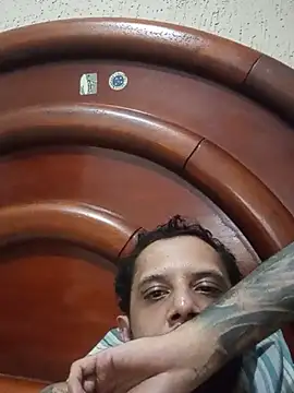Snapshot of nando_33 chatting on May 16, 10:36 am nando 33 online show from May 16, 10:36 am
