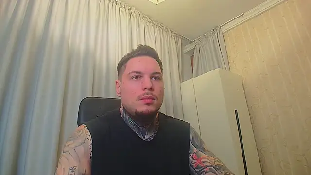 Snapshot of TroyStroud chatting on December 16, 5:23 am TroyStroud online show from December 16, 5:23 am