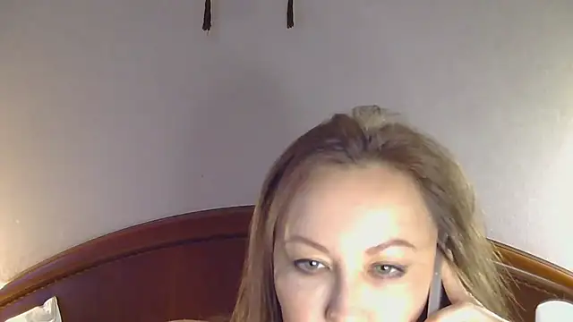 Snapshot of NessaMuti chatting on December 17, 11:05 am NessaMuti online show from December 17, 11:05 am