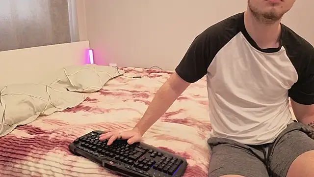 Pearl couple online show from February 8, 9:02 am