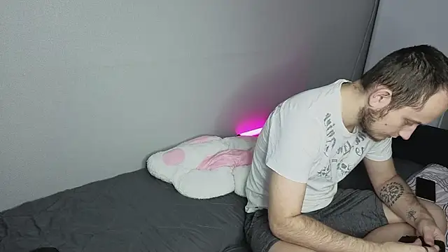 Pearl couple online show from February 24, 9:07 am