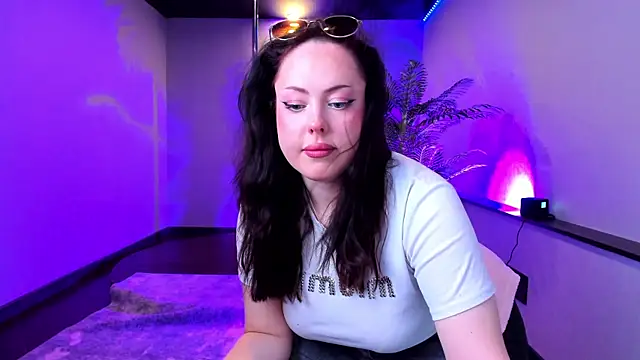 AlbaLimory online show from April 2, 1:09 pm