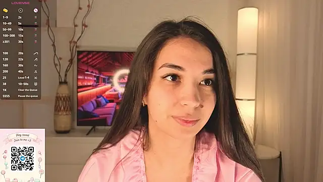 EmmyNoel online show from June 2, 7:05 pm