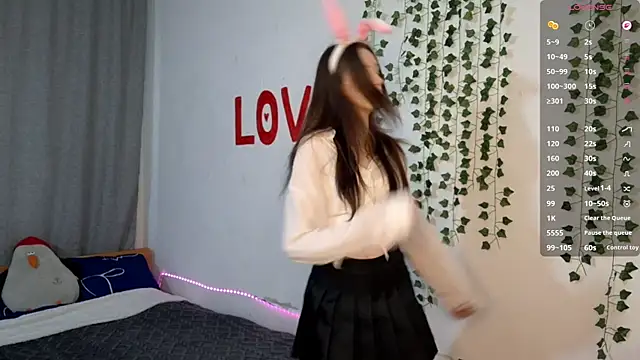 LisaBoddy online show from April 10, 11:59 am