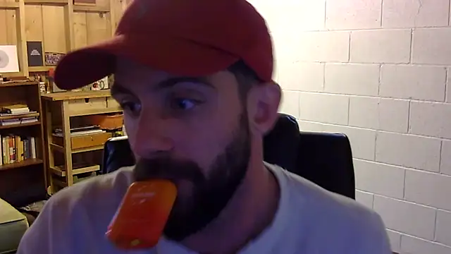 Snapshot of TenFifty1050 chatting on December 15, 5:28 pm TenFifty1050 online show from December 15, 5:28 pm