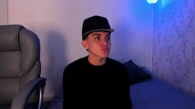 Snapshot of _TaylorBlack chatting on December 16, 11:26 am TaylorBlack online show from December 16, 11:26 am