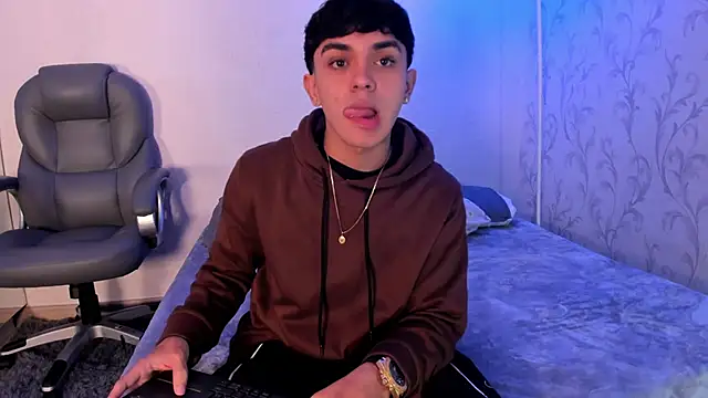  TaylorBlack online show from January 9, 11:35 am