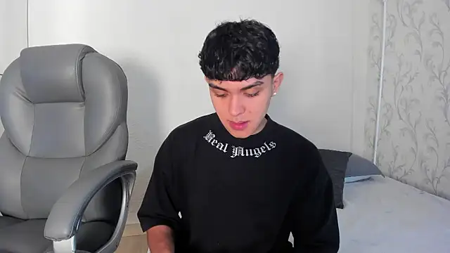  TaylorBlack online show from March 27, 11:32 am