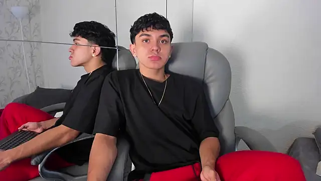  TaylorBlack online show from April 14, 11:49 am