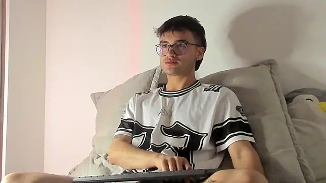 charlie dicker online show from February 21, 4:57 am