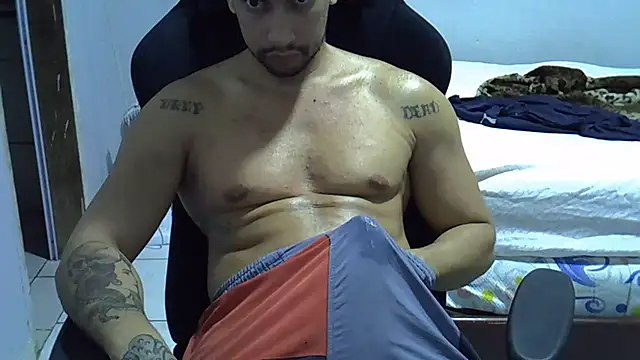 Snapshot of moreno_dotado22 chatting on August 4, 1:42 am moreno dotado22 online show from August 4, 1:42 am