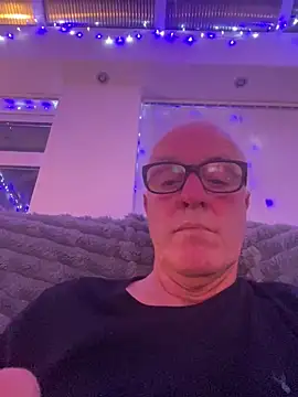 Snapshot of madgaz chatting on December 15, 9:08 pm madgaz online show from December 15, 9:08 pm