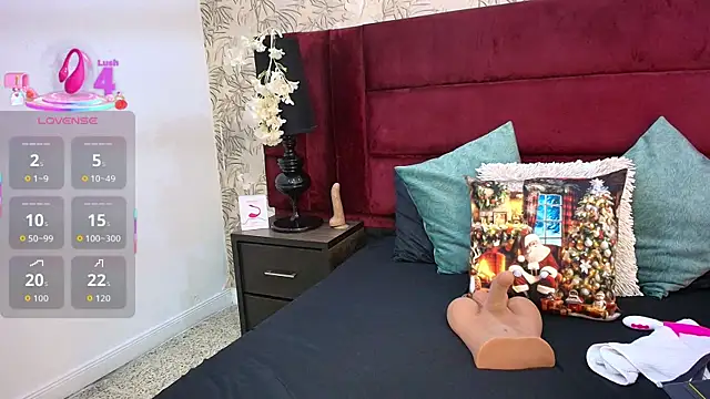 Snapshot of andromada_stone chatting on December 17, 2:01 pm andromada stone online show from December 17, 2:01 pm