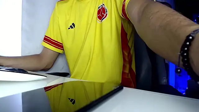 Ares funn online show from April 7, 1:44 pm