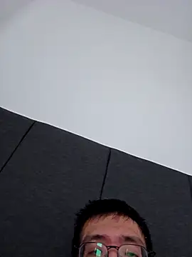 Snapshot of Slimguy0 chatting on December 20, 4:19 am Slimguy0 online show from December 20, 4:19 am