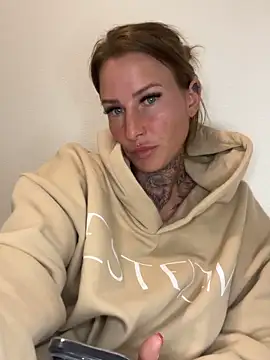 Klarry69 online show from April 17, 7:50 pm