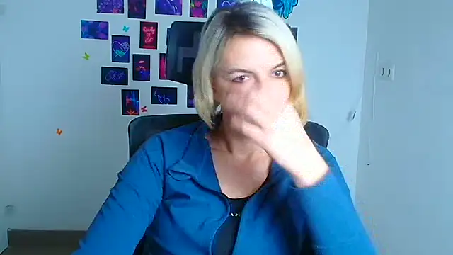 Snapshot of Lana_Foxyy chatting on December 19, 4:47 pm Lana Foxyy online show from December 19, 4:47 pm