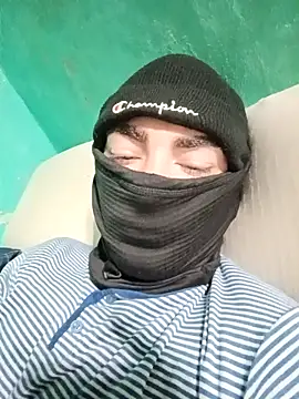 Snapshot of GuggledEther chatting on December 19, 7:15 am GuggledEther online show from December 19, 7:15 am