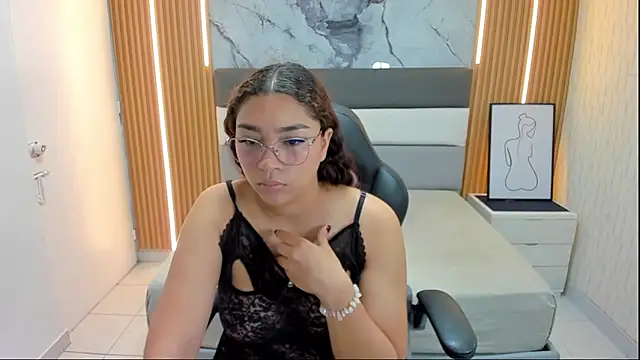 Snapshot of angelinemore chatting on January 10, 6:53 pm angelinemore online show from January 10, 6:53 pm