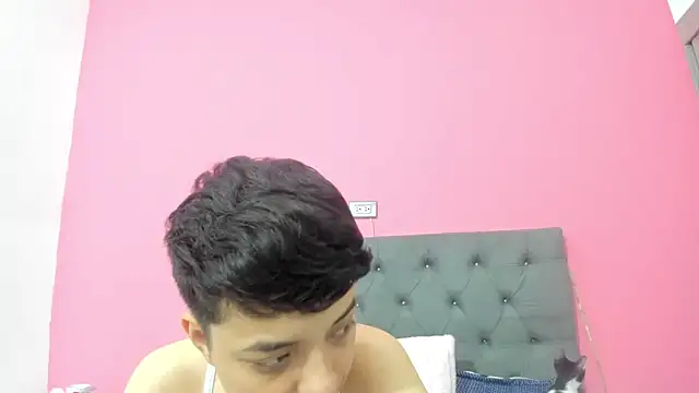 Snapshot of ariloe_quintero chatting on February 18, 12:34 pm ariloe quintero online show from February 18, 12:34 pm