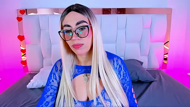 Snapshot of CamilleJuicy_ chatting on July 6, 12:57 pm CamilleJuicy online show from July 6, 12:57 pm