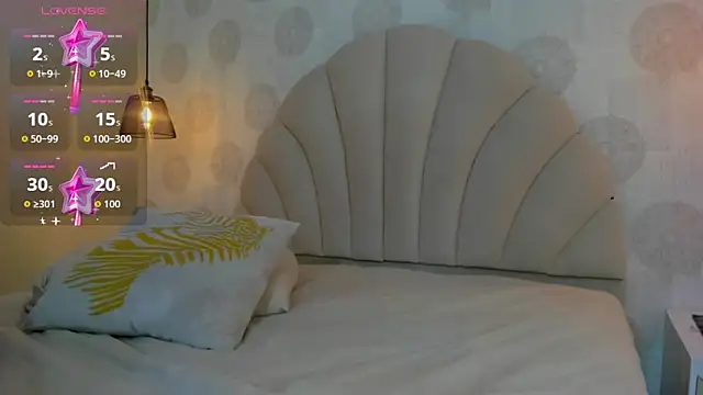 clarise hall3 online show from April 16, 9:39 pm