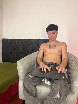 ITHAN DREAMBOY online show from February 23, 9:01 pm