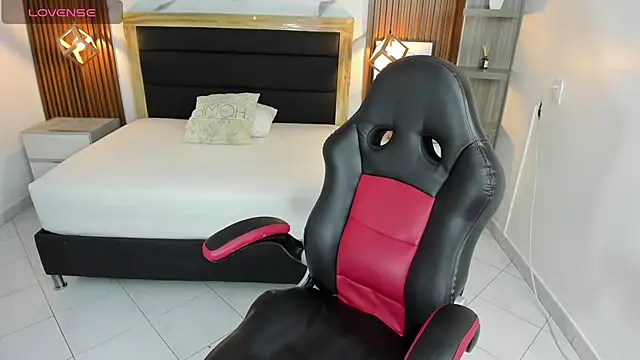 SIENNA FOX4 online show from March 31, 12:49 pm