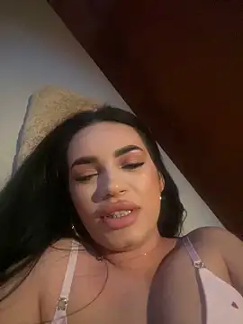 Snapshot of LucyLucy23 chatting on December 17, 6:03 pm LucyLucy23 online show from December 17, 6:03 pm