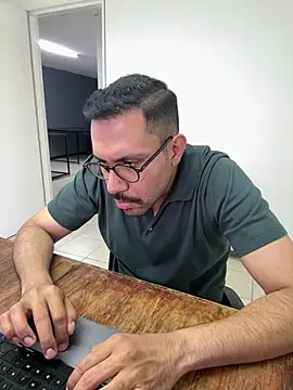 AdrianGarcia89 online show from April 17, 12:35 am