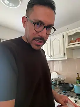 AdrianGarcia89 online show from April 18, 5:39 pm