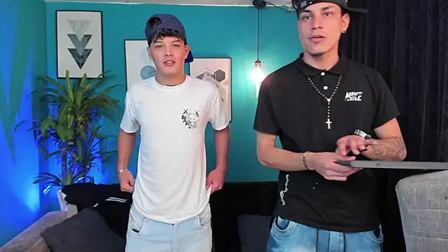 Snapshot of Oficial_KingOfHeavens chatting on December 19, 8:49 pm Oficial KingOfHeavens online show from December 19, 8:49 pm