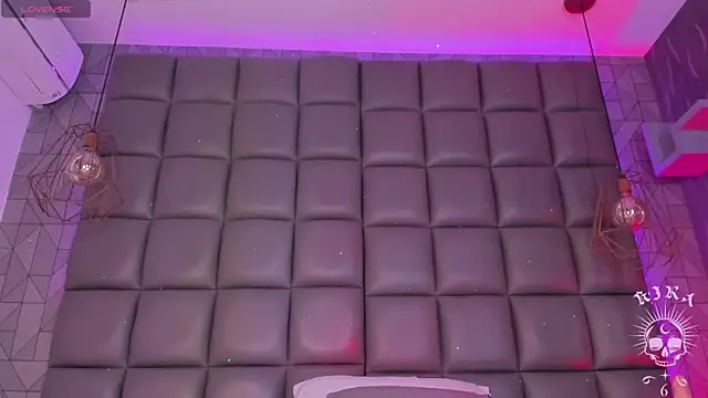 kira vance online show from April 5, 6:43 am