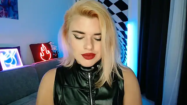 Snapshot of Ariana_Saint chatting on December 20, 5:31 pm Ariana Saint online show from December 20, 5:31 pm